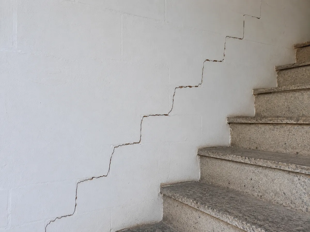 Rachadura na parede: 6 causas e quando se preocupar